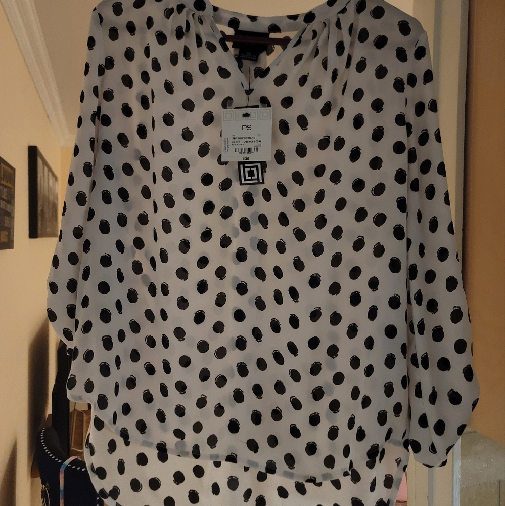 Liz Claiborne White and Black Cuffed Sleeve Blouse